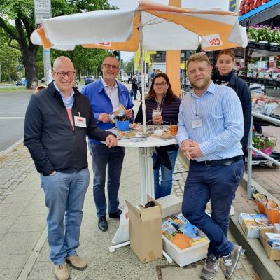 Mit Staatssekretr Falko Liecke und den Buckowern am CDU-Infostand