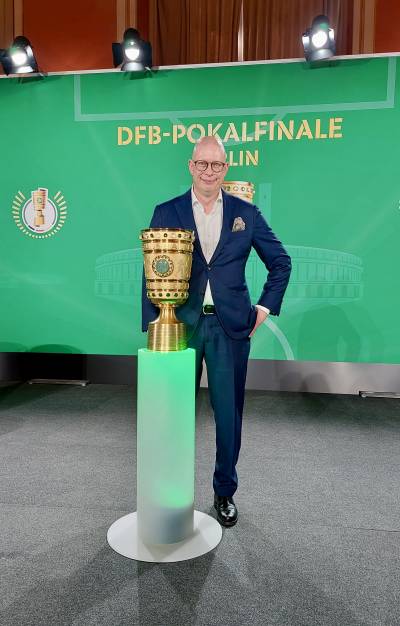 DFB-Pokalbergabe im Roten Rathaus