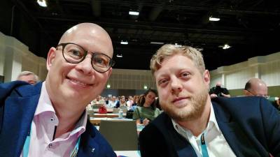 Mit dem Neukllner Bezirksverordneten Ken Augustin