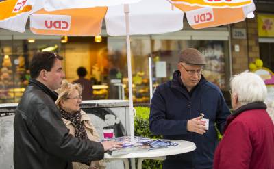 Im Brgergesprch am Info-Stand