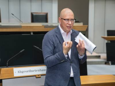 Besucherfhrung beim Tag der Offenen Tr im Berliner Abgeordnetenhaus